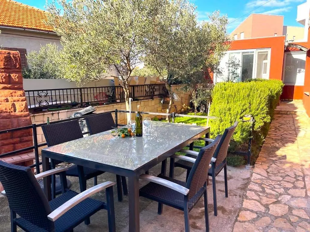 Villa Rudie With 4 Apartments Near The Sea Trogir