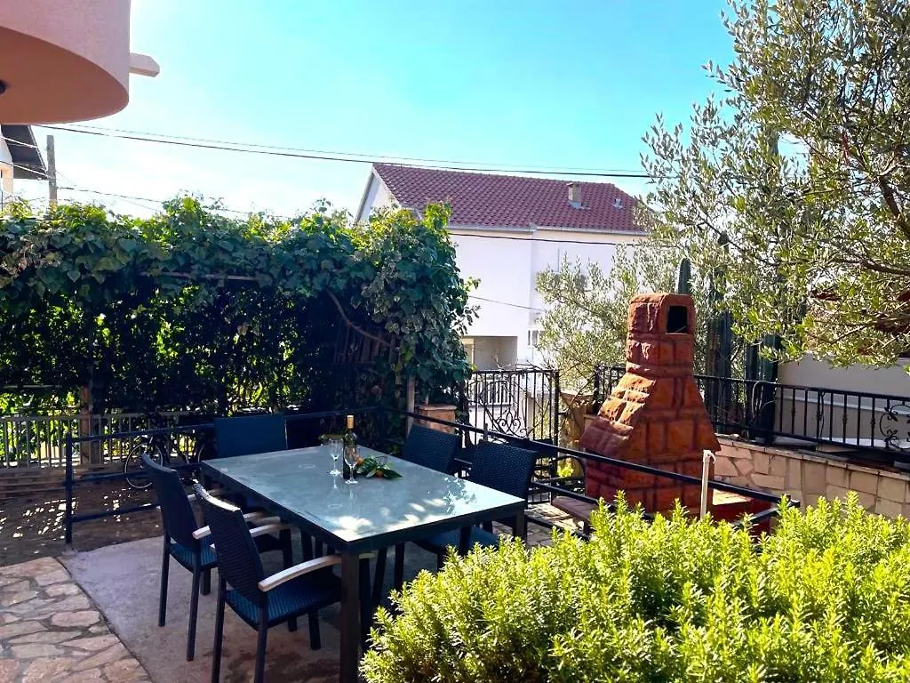 Villa Rudie With 4 Apartments Near The Sea Trogir Croatia