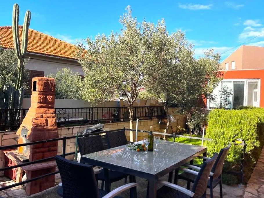 Villa Rudie With 4 Apartments Near The Sea Trogir