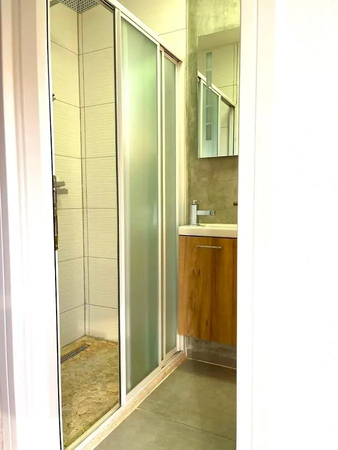 Villa Rudie With 4 Apartments Near The Sea Trogir 0*,