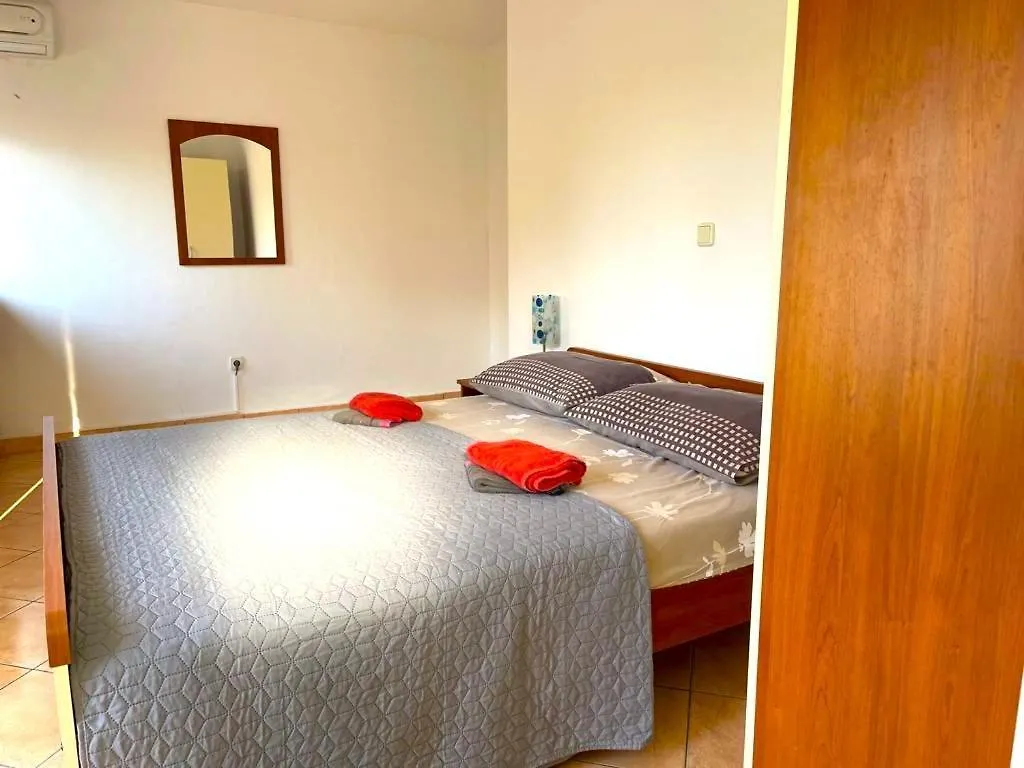 Villa Rudie With 4 Apartments Near The Sea Trogir