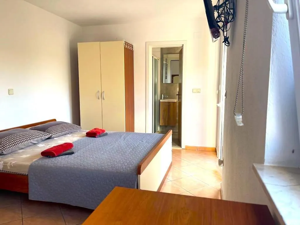 Villa Rudie With 4 Apartments Near The Sea Trogir