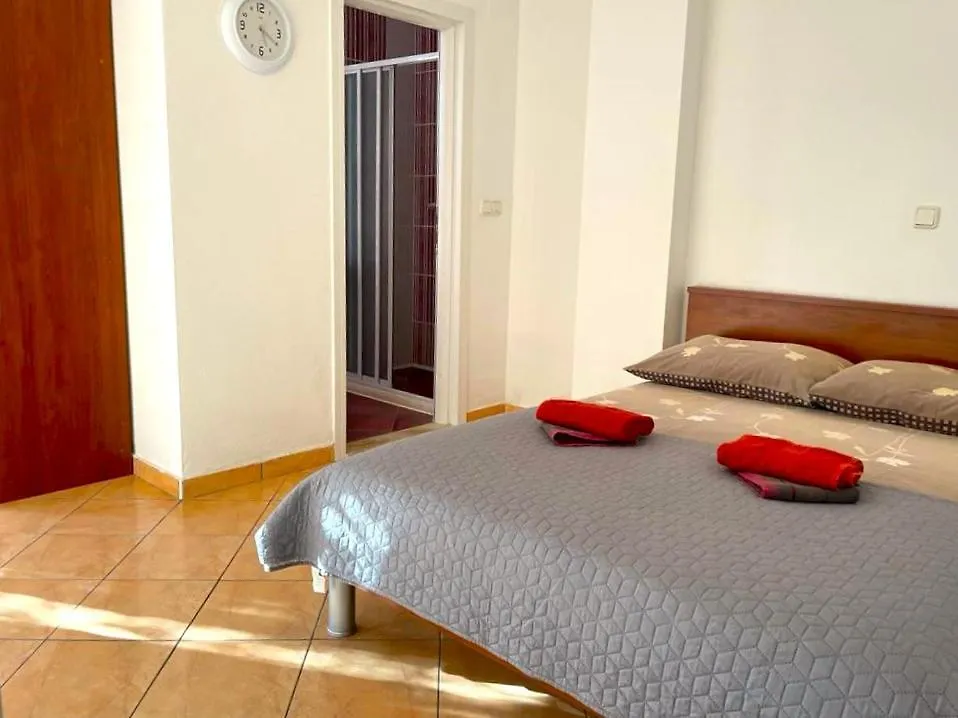 Villa Rudie With 4 Apartments Near The Sea Trogir 0*,