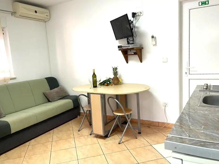 Villa Rudie With 4 Apartments Near The Sea Trogir