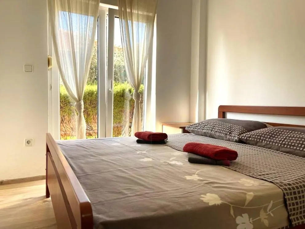 Villa Rudie With 4 Apartments Near The Sea Trogir 0*,