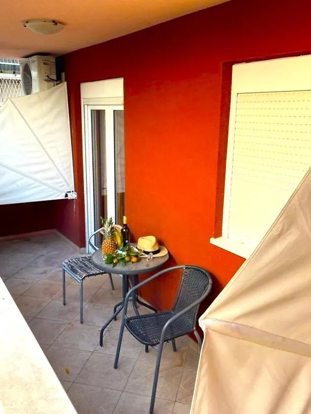 Villa Rudie With 4 Apartments Near The Sea Trogir