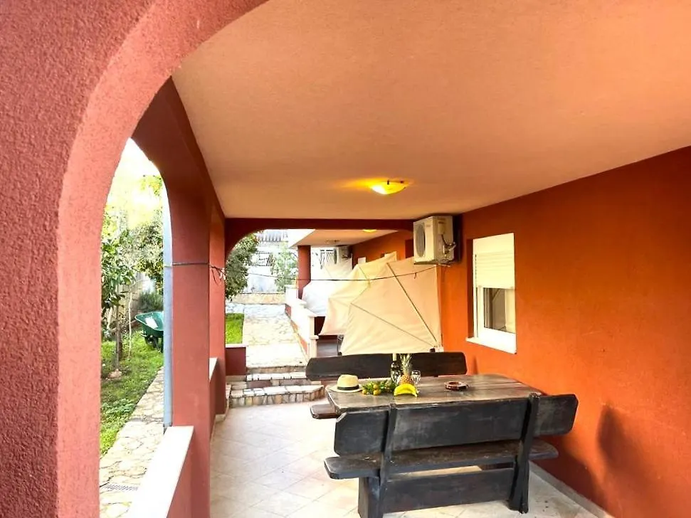 Villa Rudie With 4 Apartments Near The Sea Trogir