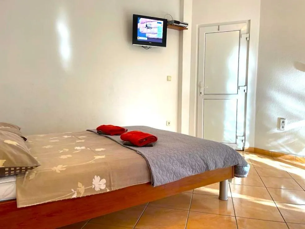 Villa Rudie With 4 Apartments Near The Sea Trogir