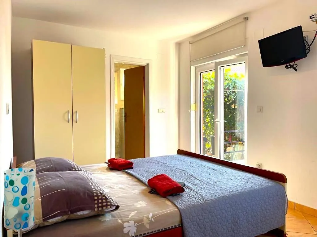 Villa Rudie With 4 Apartments Near The Sea Trogir Croatia