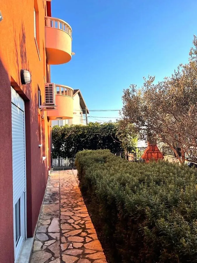 Villa Rudie With 4 Apartments Near The Sea Trogir