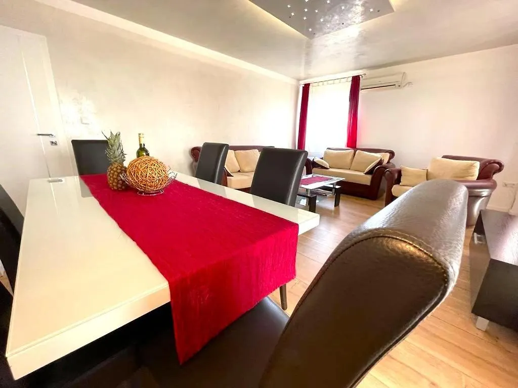 Villa Rudie With 4 Apartments Near The Sea Trogir