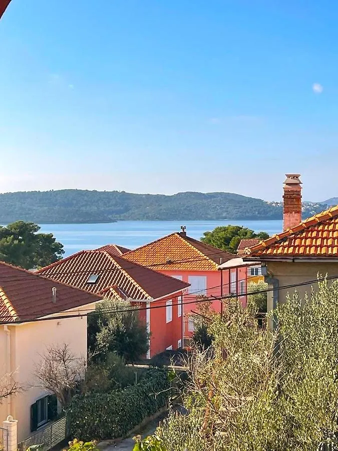 Villa Rudie With 4 Apartments Near The Sea Trogir