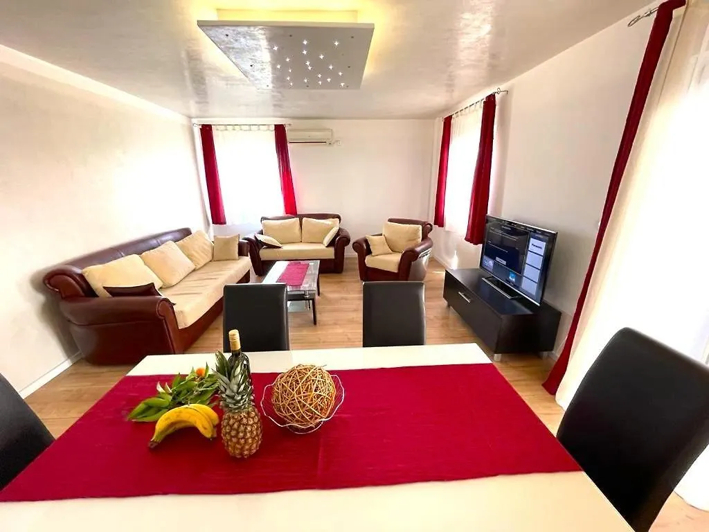 Villa Rudie With 4 Apartments Near The Sea Trogir
