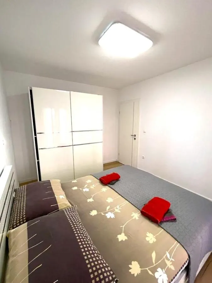 Villa Rudie With 4 Apartments Near The Sea Trogir 0*,