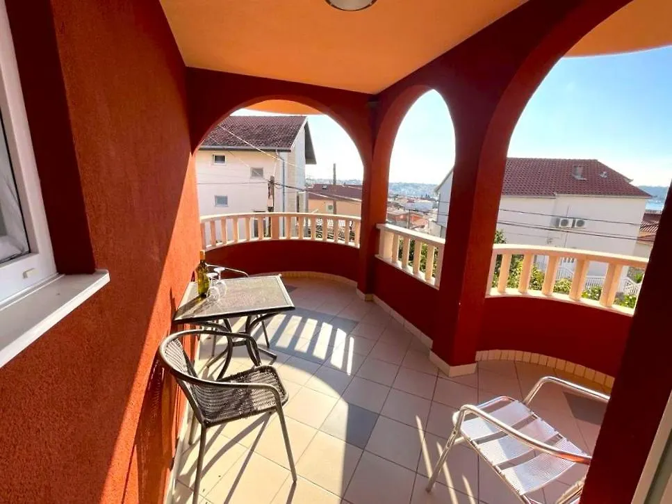 Villa Rudie With 4 Apartments Near The Sea Trogir Croatia
