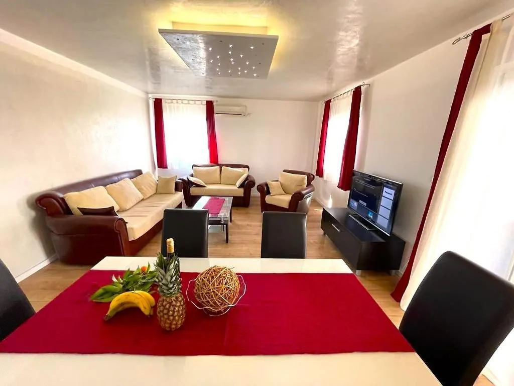 Villa Rudie With 4 Apartments Near The Sea Trogir