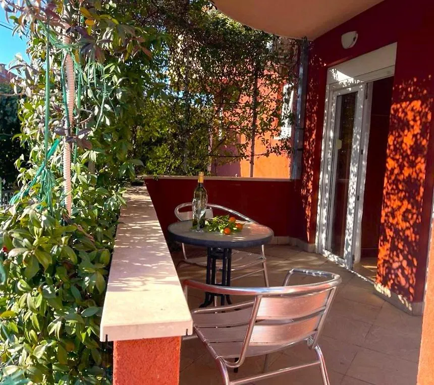 Villa Rudie With 4 Apartments Near The Sea Trogir