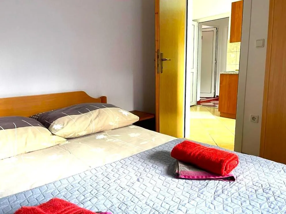 Villa Rudie With 4 Apartments Near The Sea Trogir