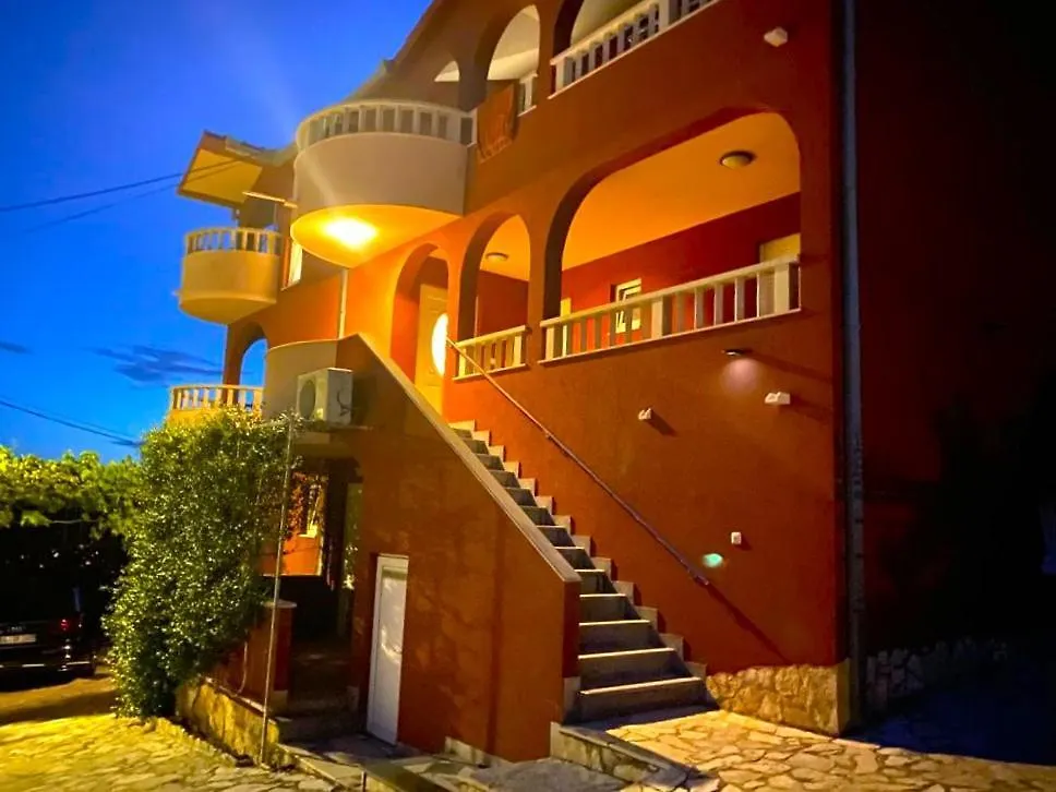 Villa Rudie With 4 Apartments Near The Sea Trogir