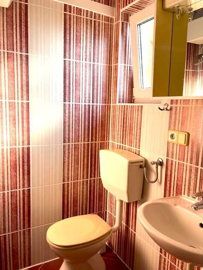Villa Rudie With 4 Apartments Near The Sea Trogir 0*,