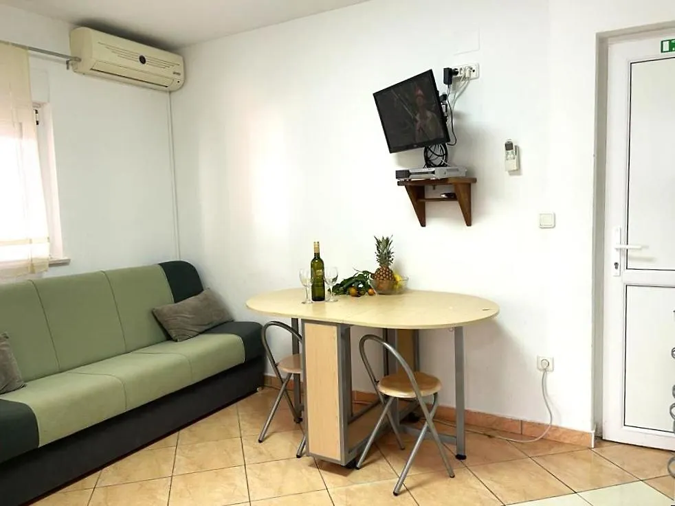 Villa Rudie With 4 Apartments Near The Sea Trogir