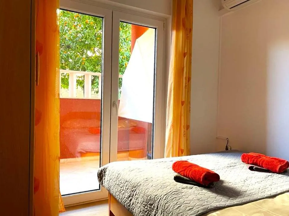 Villa Rudie With 4 Apartments Near The Sea Trogir
