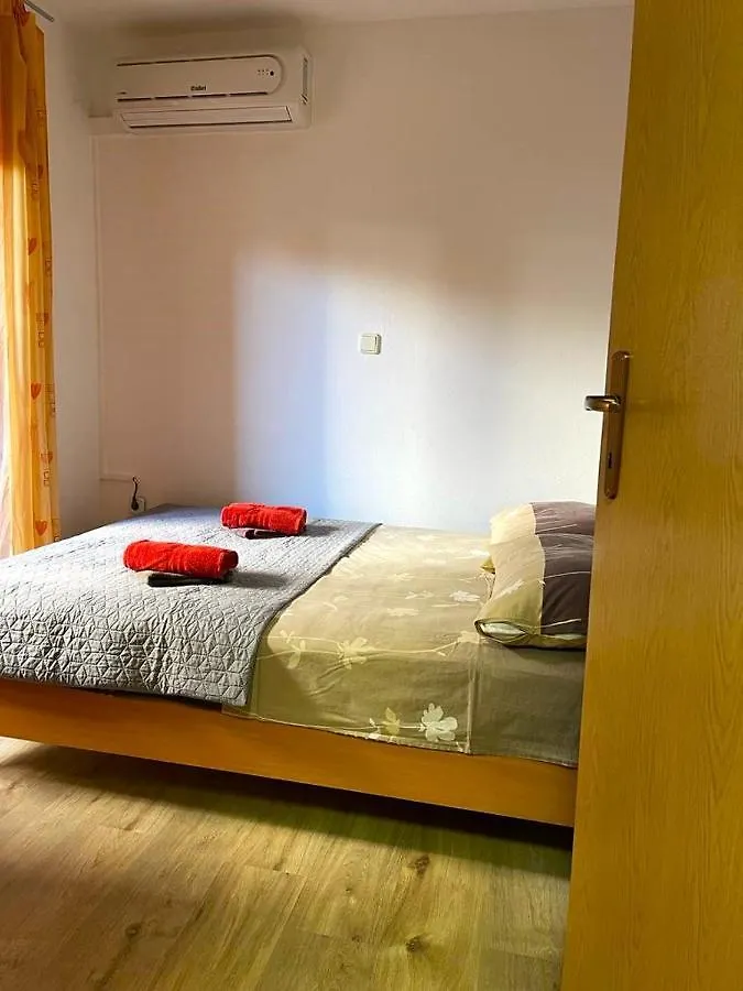 Villa Rudie With 4 Apartments Near The Sea Trogir