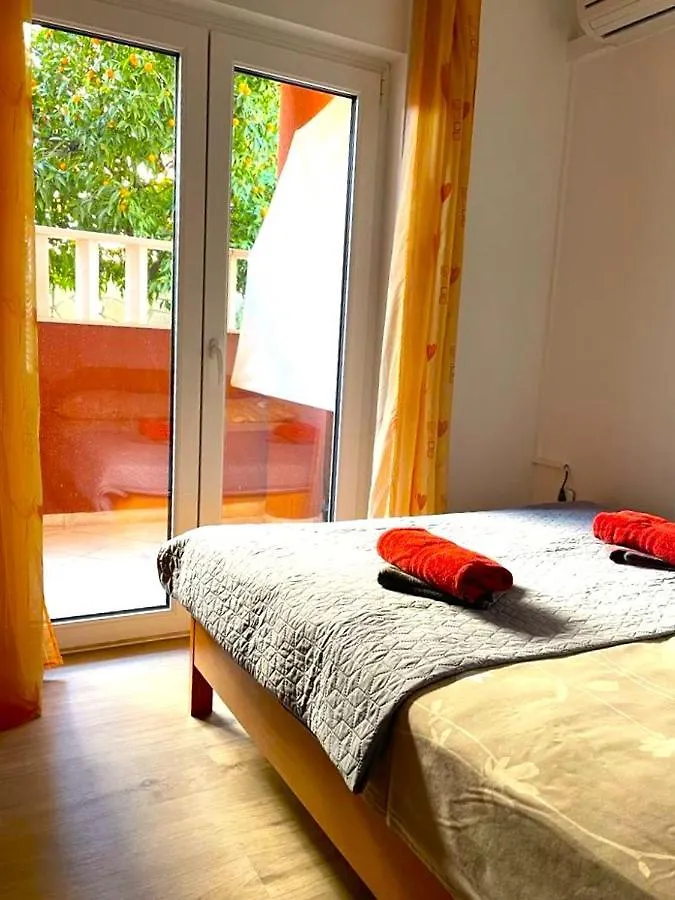 Villa Rudie With 4 Apartments Near The Sea Trogir 0*,