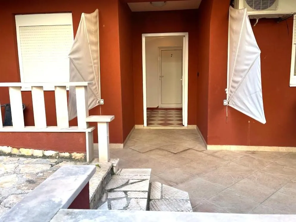 Villa Rudie With 4 Apartments Near The Sea Trogir